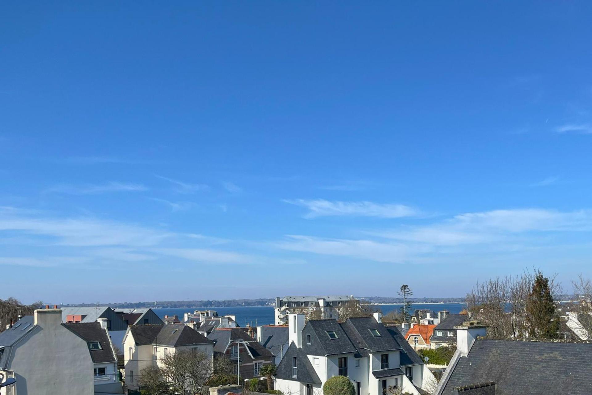 - * Concarneau
